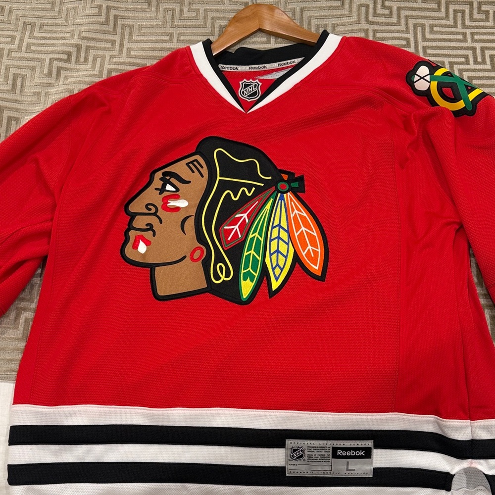 Reebok Red V-Neck Sweater with Iconic Logo Chicago Blackhawks